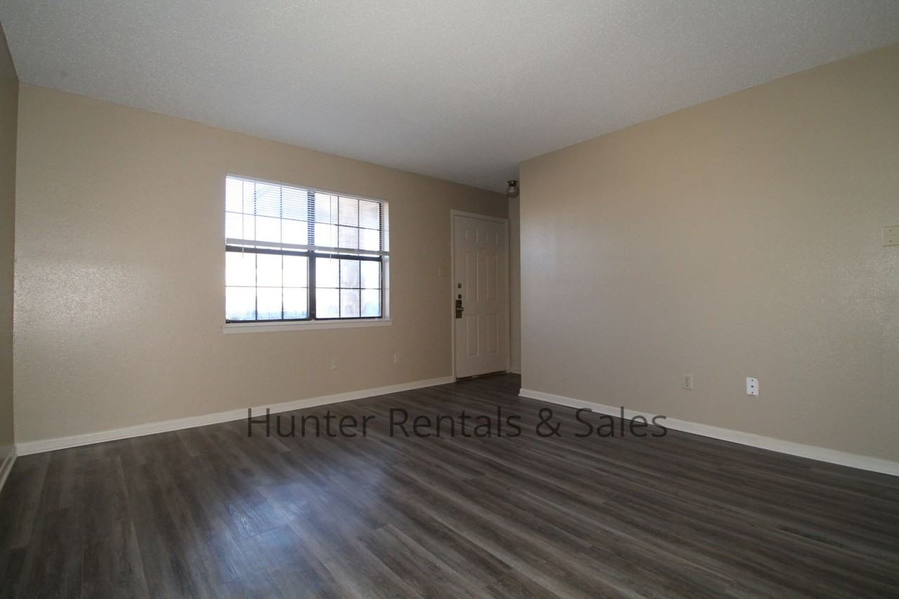 3802 Charolais Dr Apt B - Photo 4 of 20