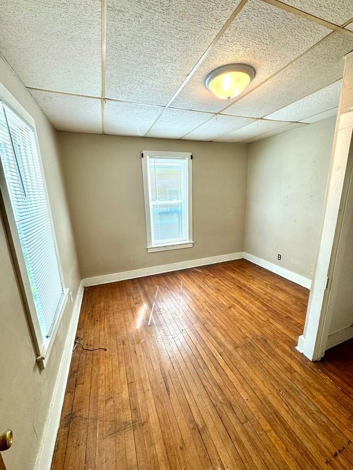 702 S 3rd Ave - Photo 3 of 4