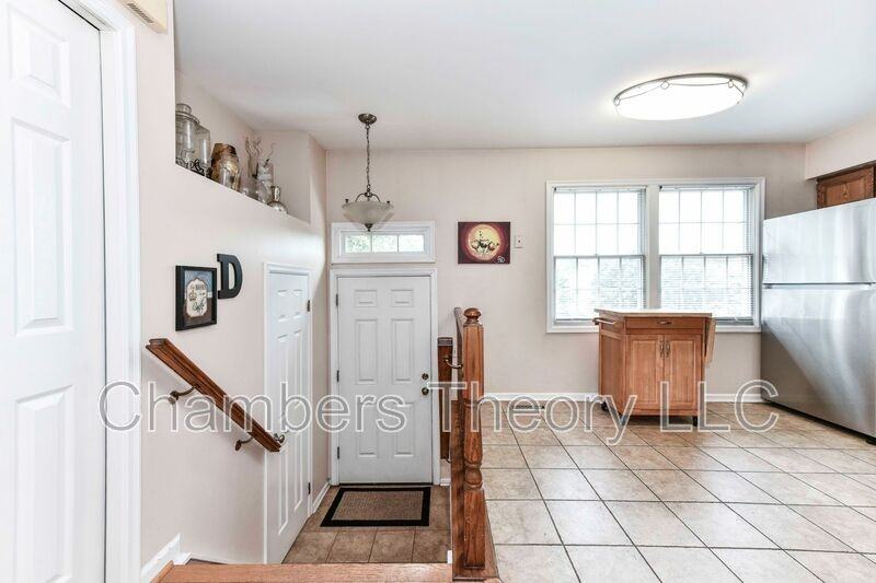 21929 Myrtlewood Sq - Photo 2 of 22