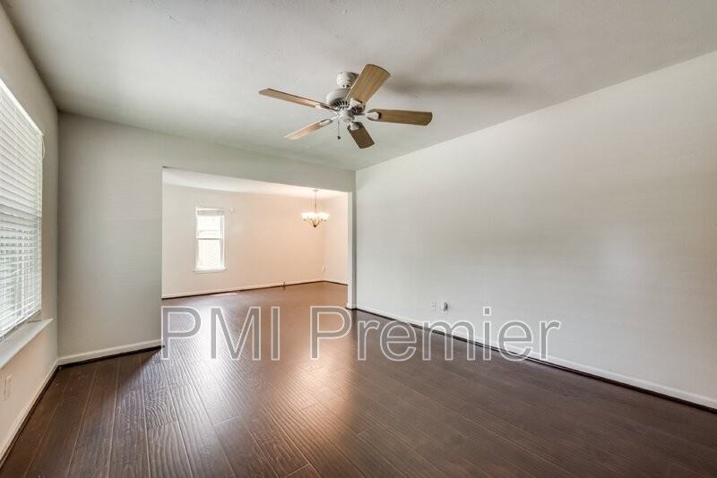 438 Daniel St - Photo 5 of 20