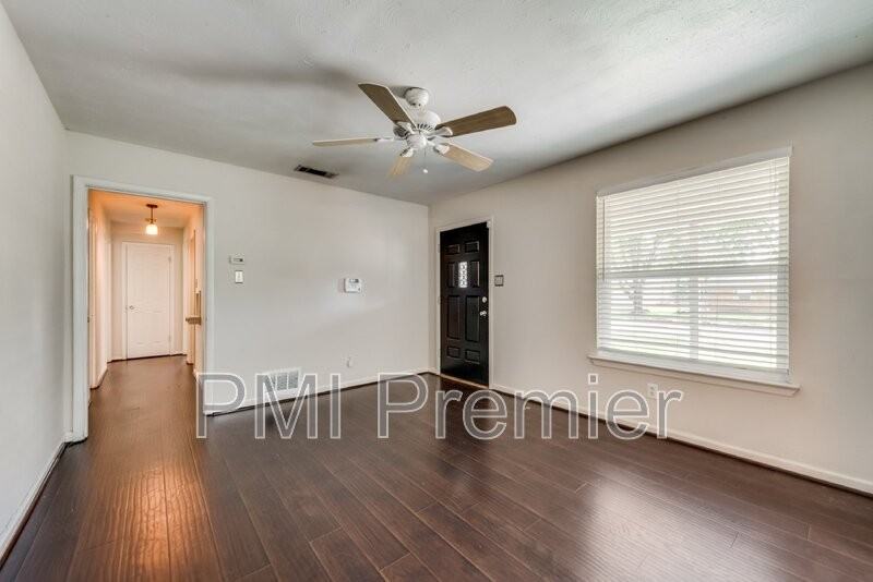 438 Daniel St - Photo 6 of 20