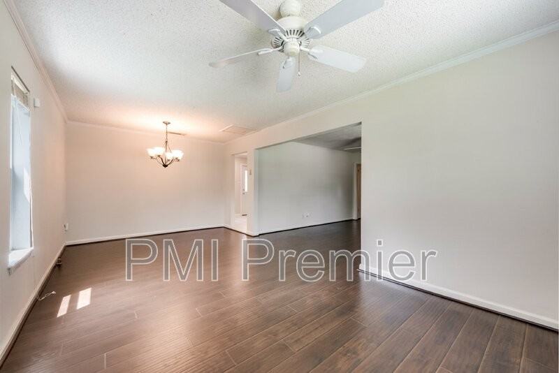 438 Daniel St - Photo 7 of 20