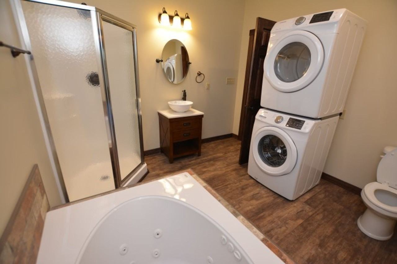 416 E 4th St - Photo 5 of 50