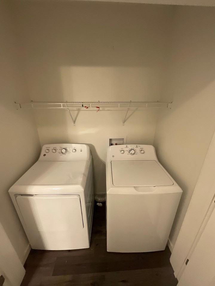 422 East 6th Street - Photo 3 of 50