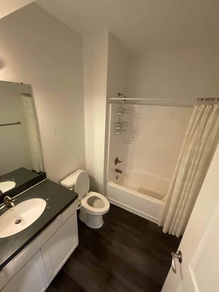 422 East 6th Street - Photo 4 of 50