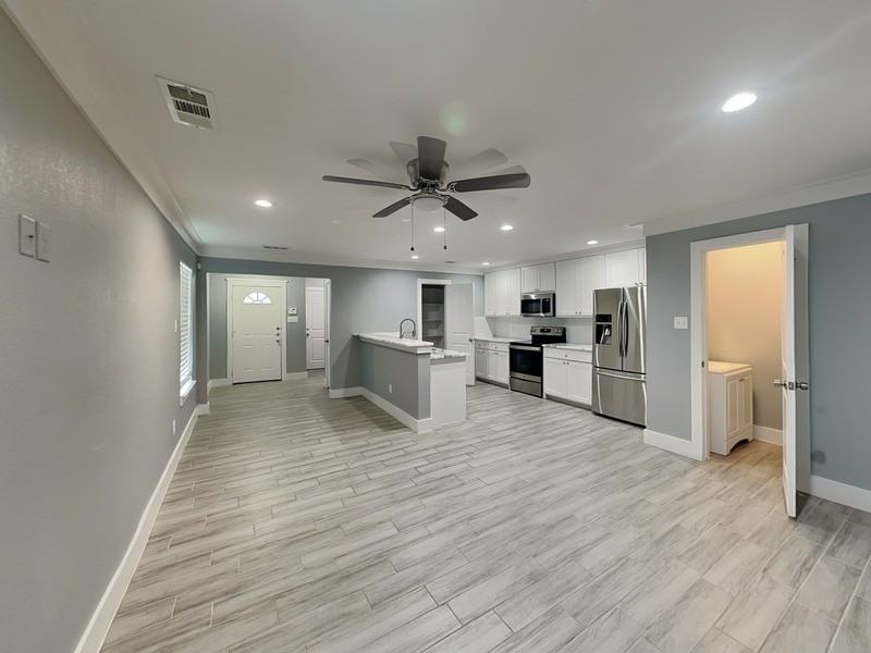 2006 E Myrtle St - Photo 2 of 18