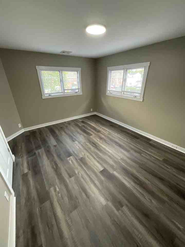 312 E 8th St - Photo 5 of 44