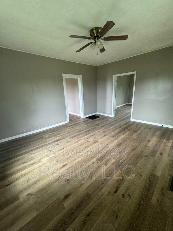 1211 Broad St - Photo 4 of 14