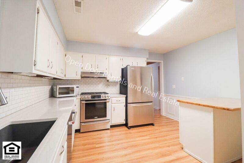 6703 Sullivans Ct - Photo 3 of 21