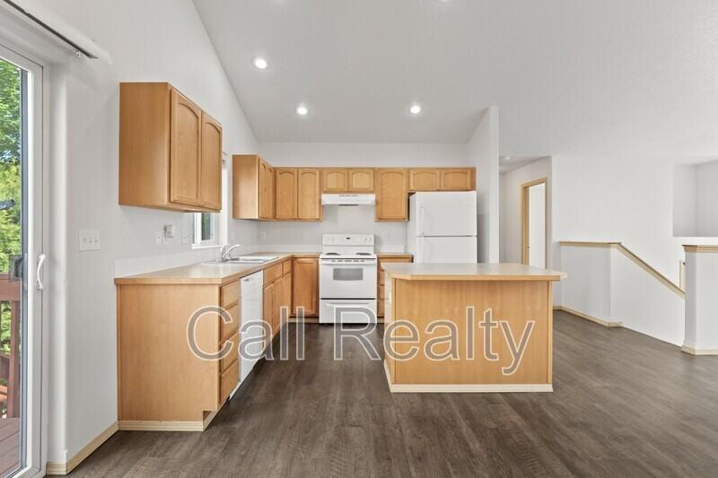 15307 E 4th Ave - Photo 6 of 17