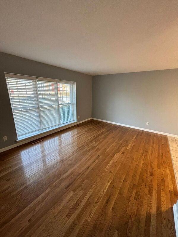 1727 Schulte Hill Dr - Photo 3 of 27