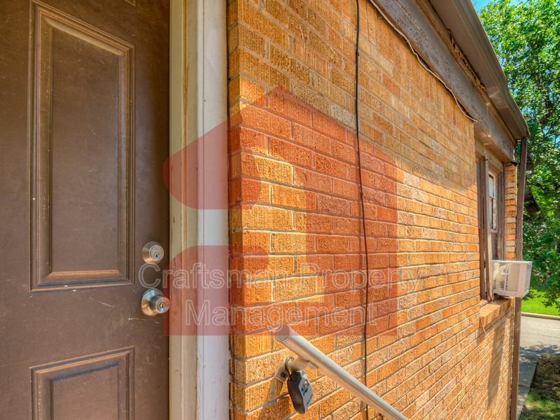 2309 1/2 N Florida Ave #4 - Photo 4 of 28