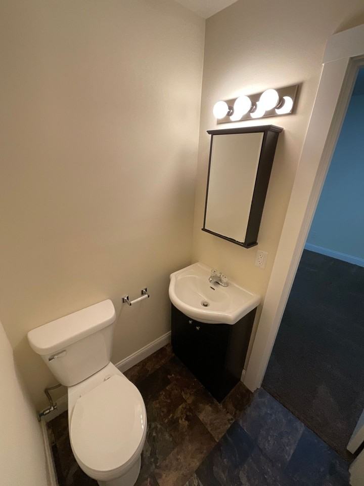 123 E 8th St - Photo 3 of 50