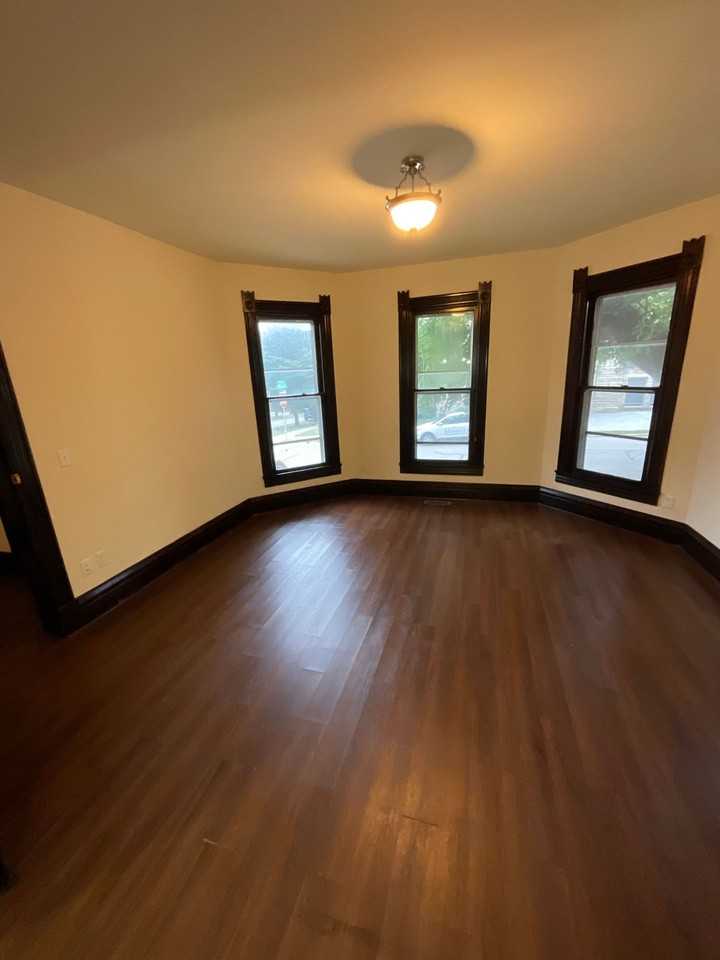 123 E 8th St - Photo 5 of 50