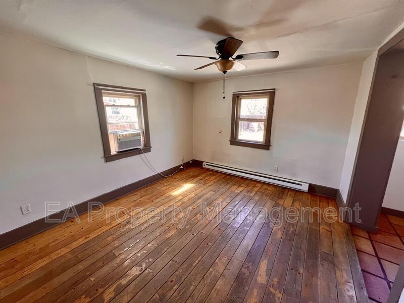 1209 7Th St Nwunit B - Photo 2 of 9