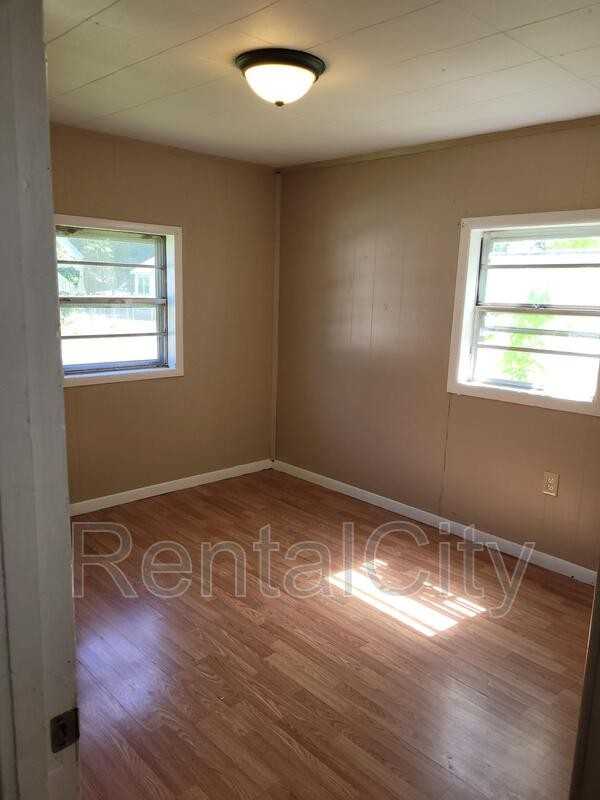202 3rd Ave - Photo 3 of 9
