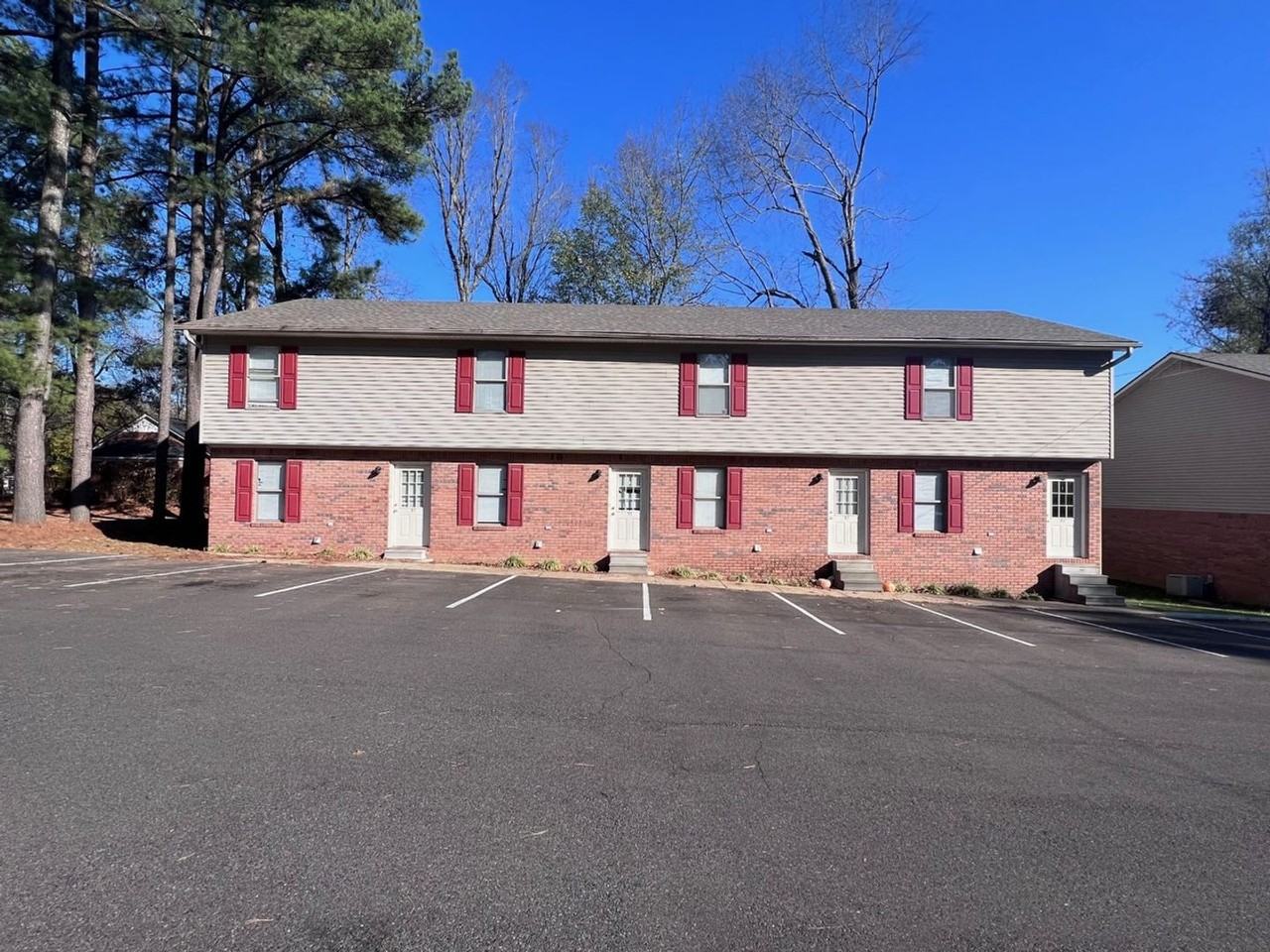 148 W Peach St Apt D4 #D4 - Photo 2 of 13