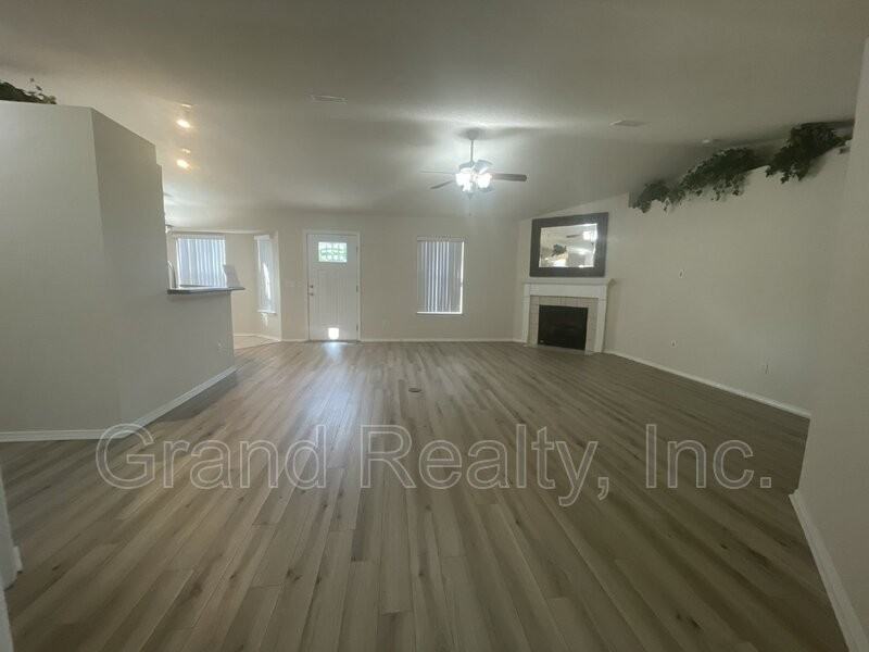 1526 Sandcliff Dr - Photo 2 of 31
