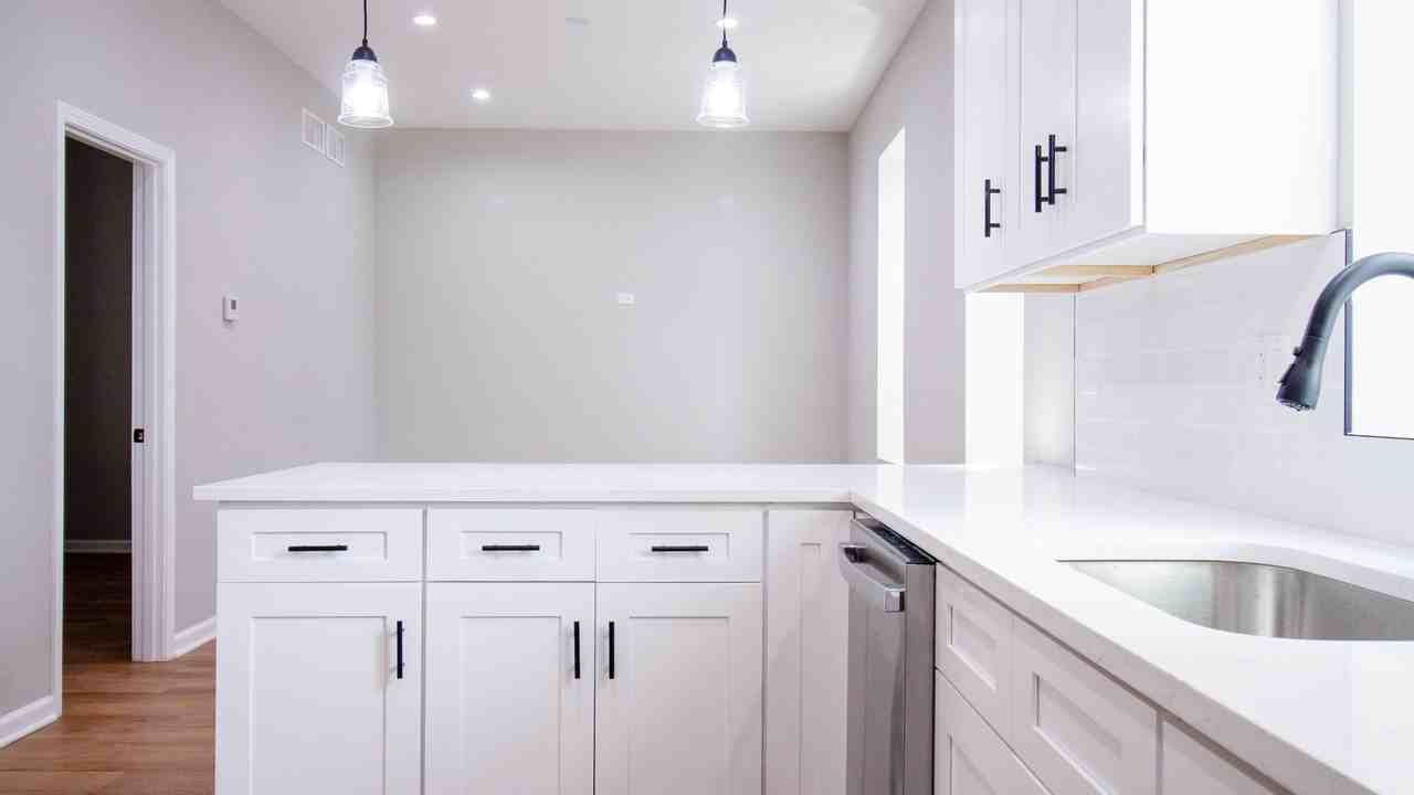 838 S Miller St - Photo 6 of 42