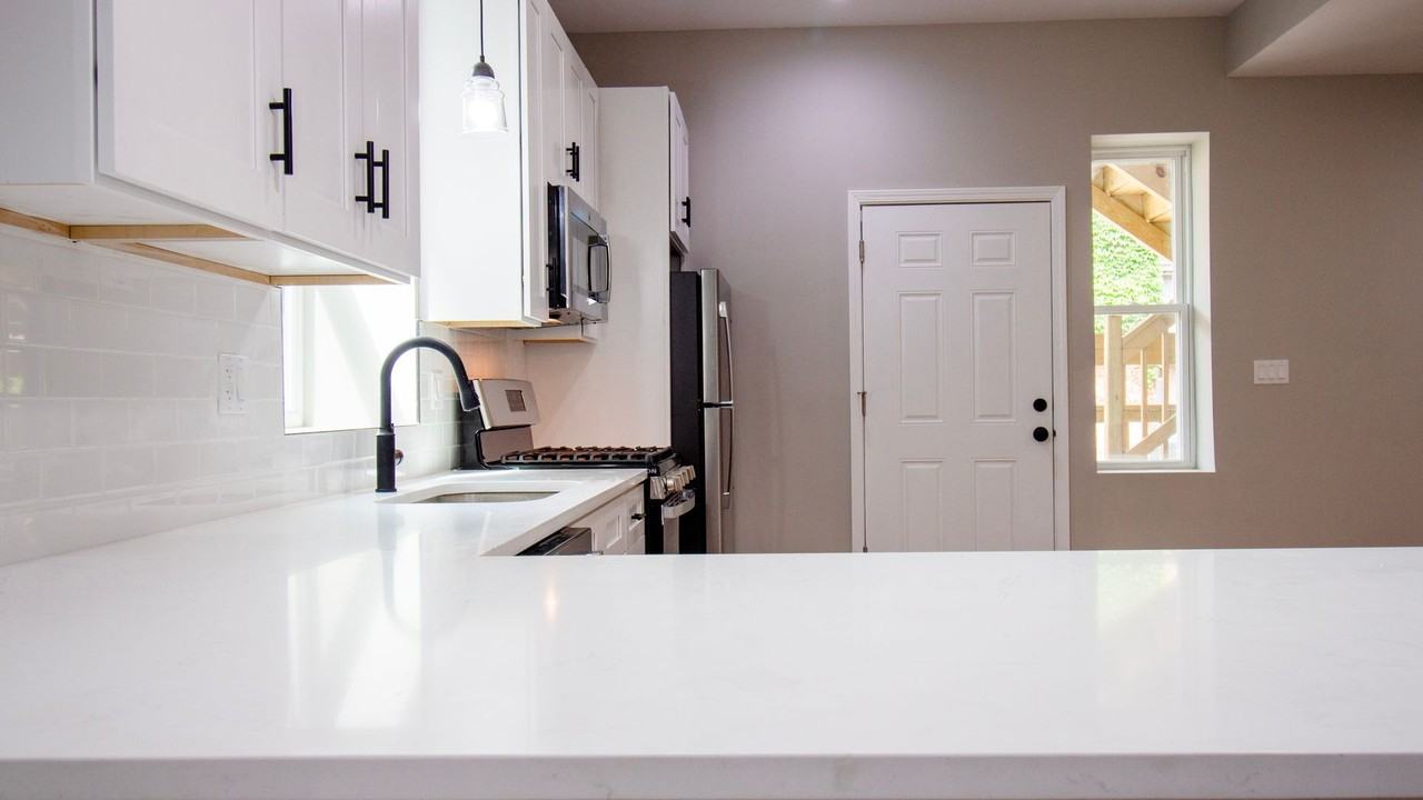 838 S Miller St - Photo 7 of 42