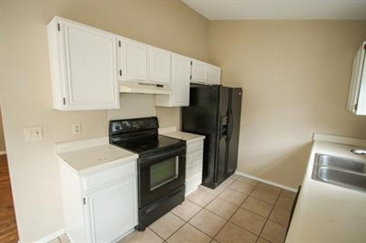 736 W Poplar St - Photo 3 of 12