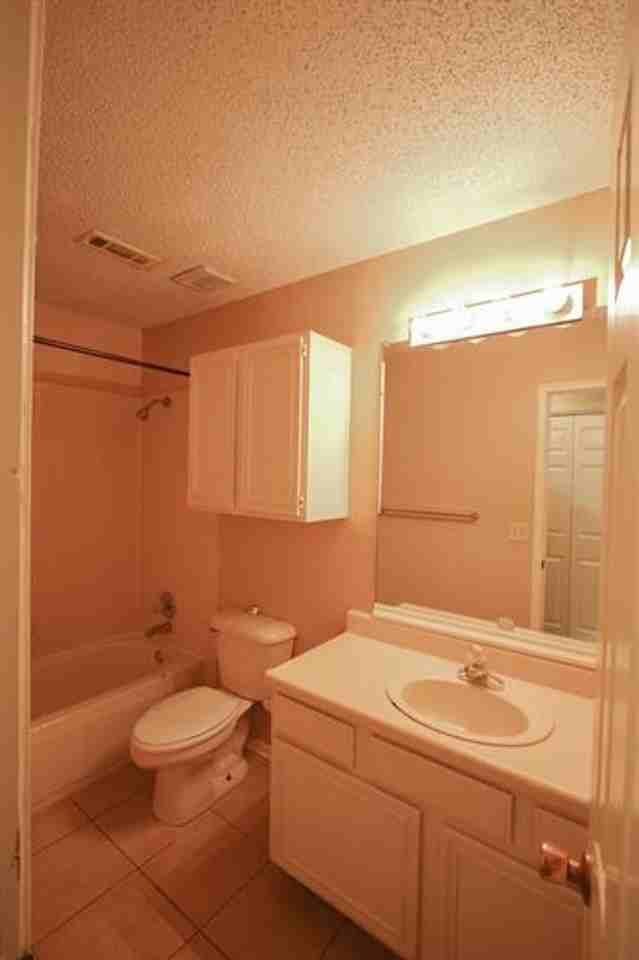 736 W Poplar St - Photo 6 of 12
