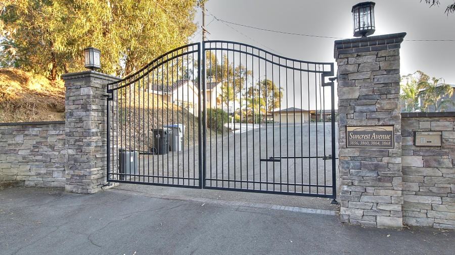 3868 Suncrest Ave - Photo 2 of 21