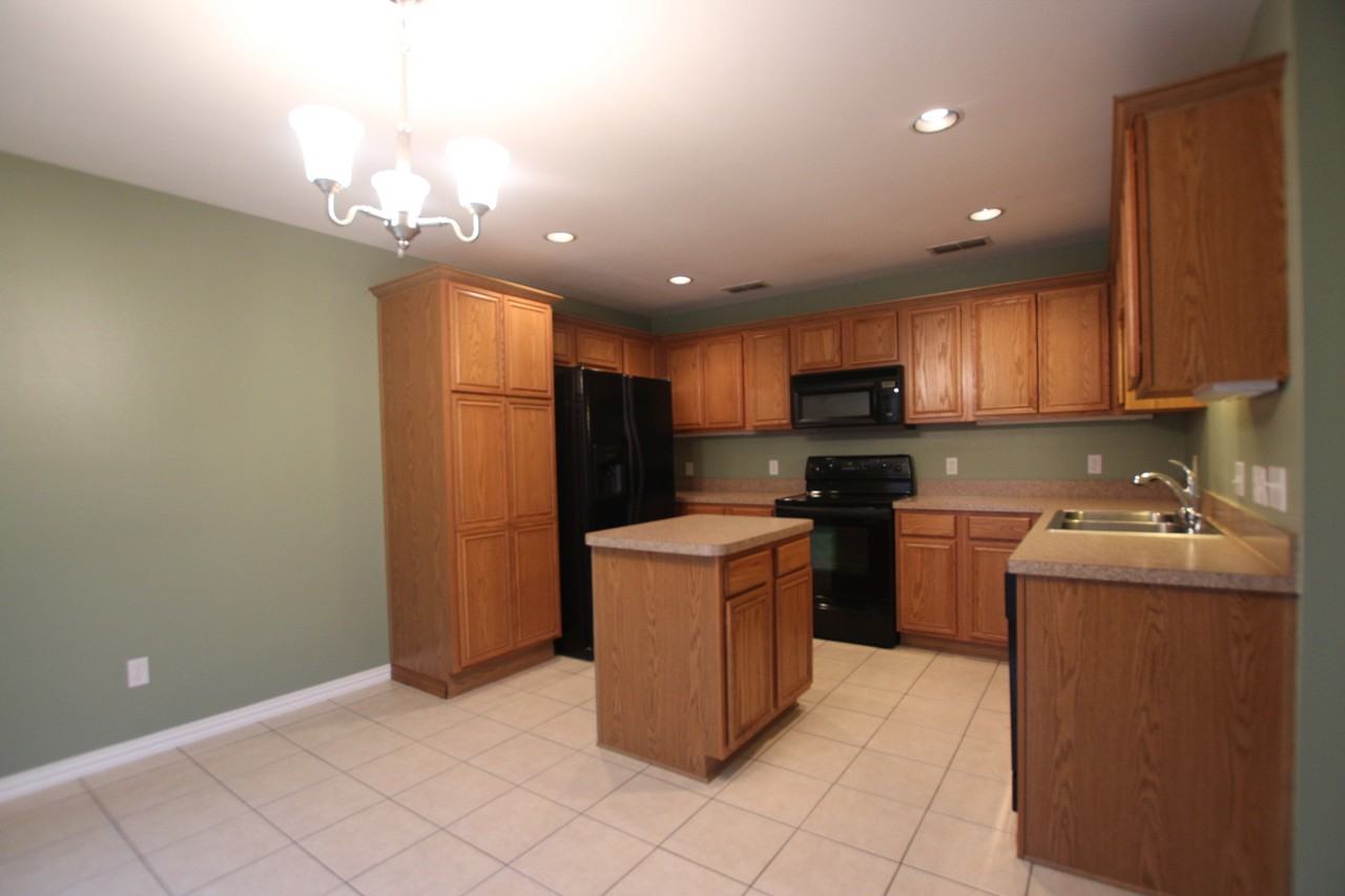 20630 Bluegrass Cir - Photo 4 of 23