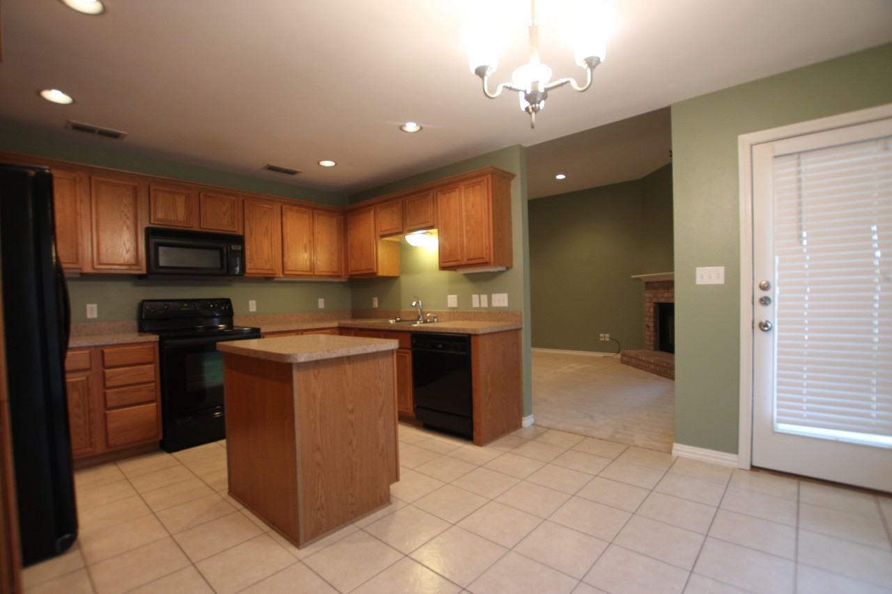 20630 Bluegrass Cir - Photo 5 of 23