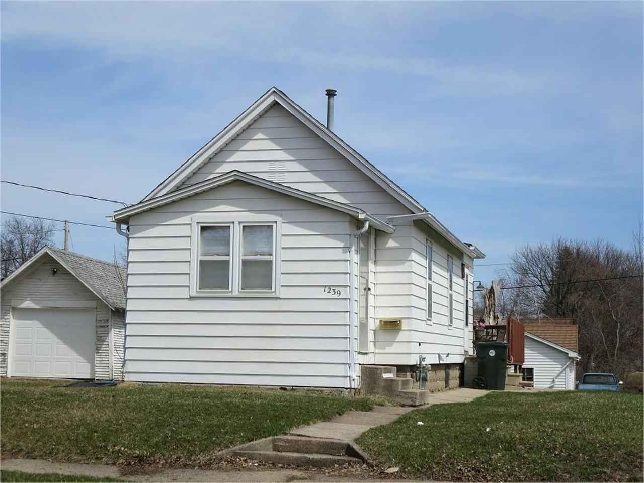 1239 Englewood Ave - Photo 3 of 10