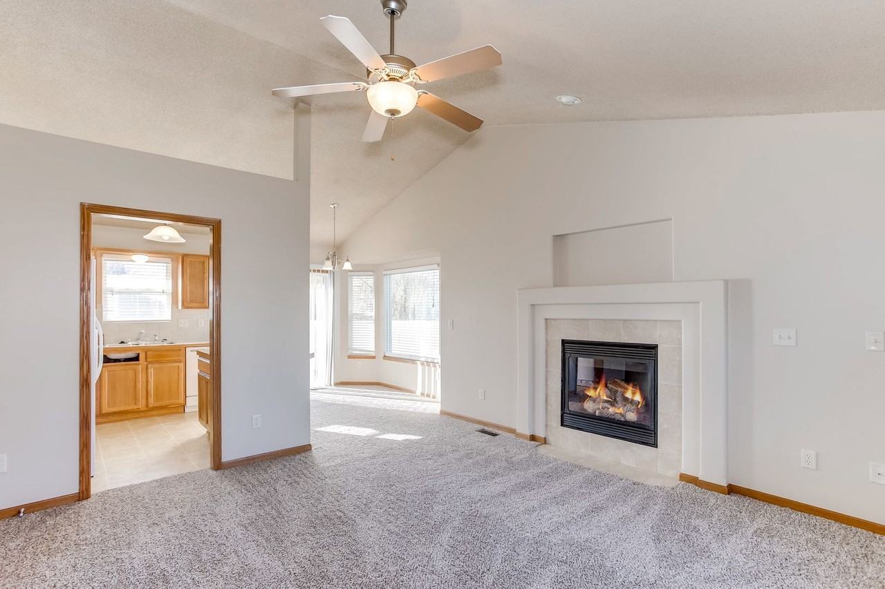 2225 E Curtis Ct - Photo 2 of 10