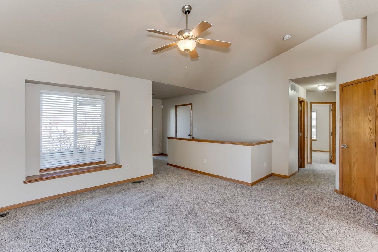 2225 E Curtis Ct - Photo 3 of 10