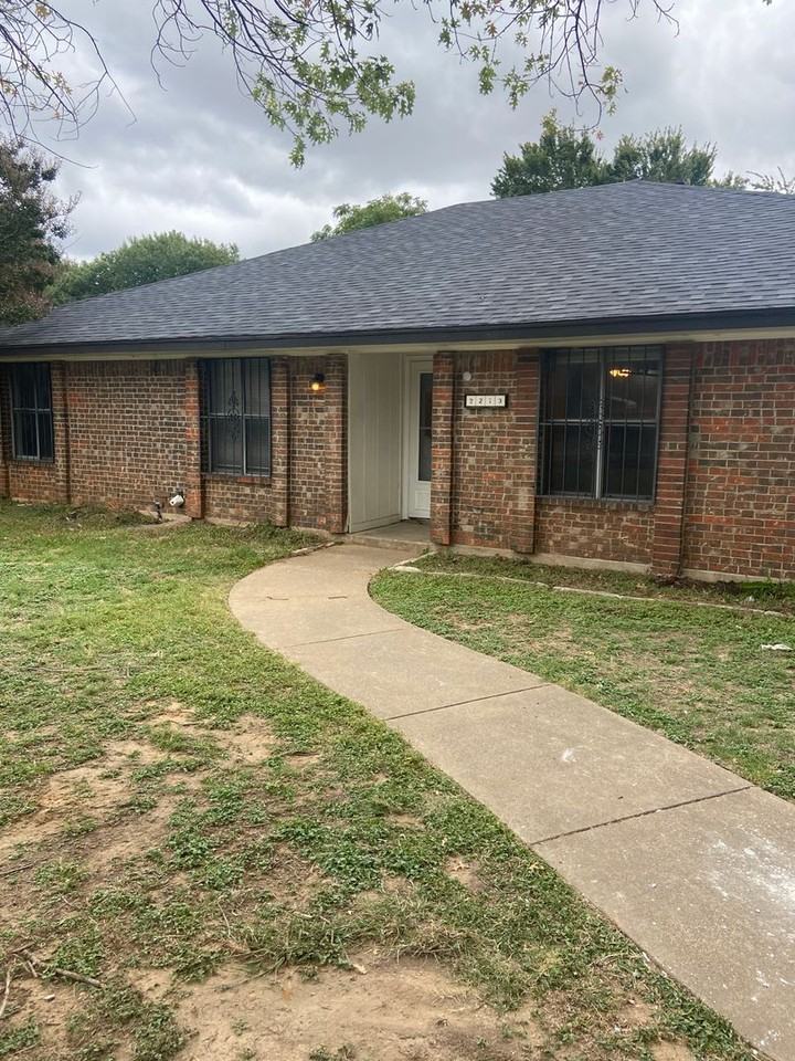 2213 Meadow Lake Dr - Photo 2 of 18