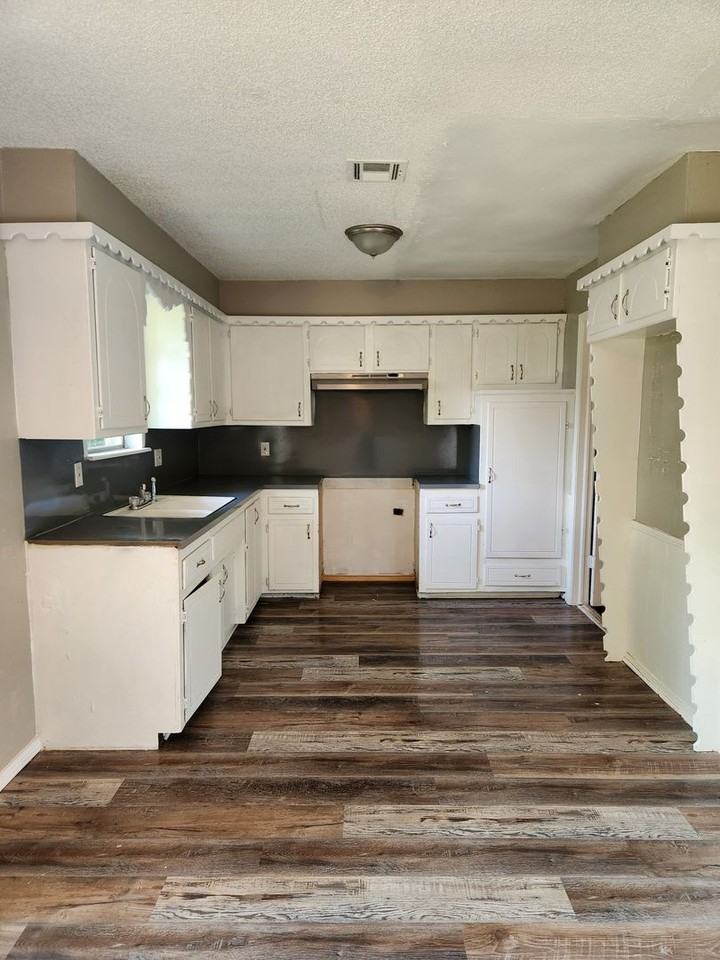 621 Lloyd Ave - Photo 3 of 13