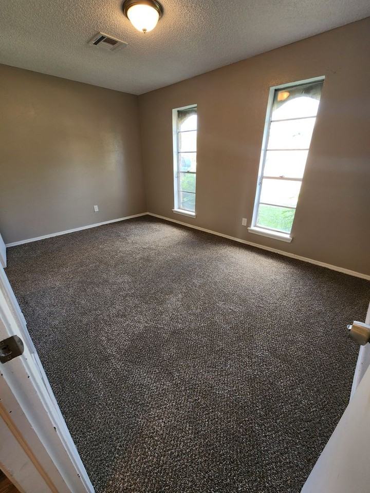 621 Lloyd Ave - Photo 7 of 13