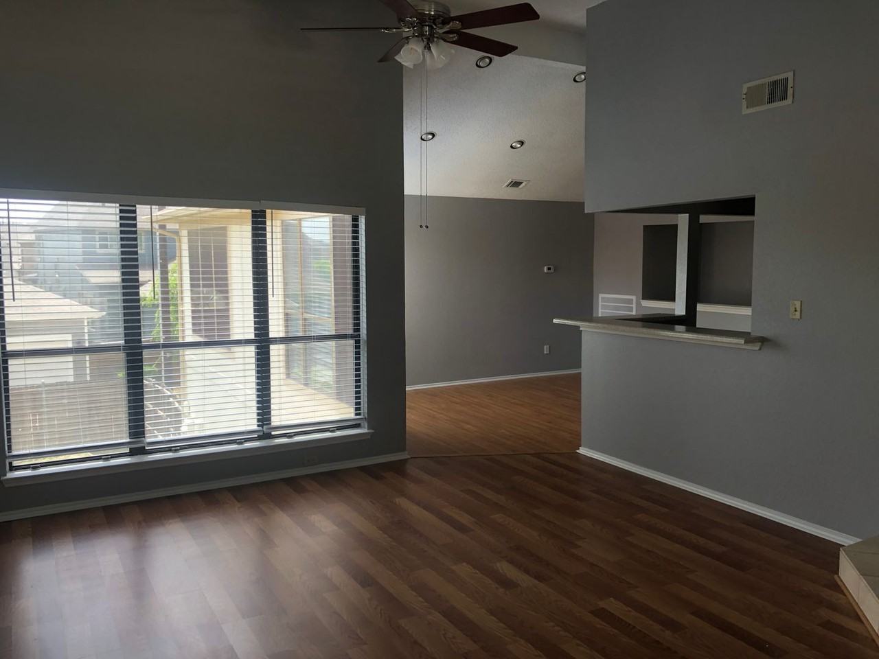 1002 Alameda Dr - Photo 3 of 30