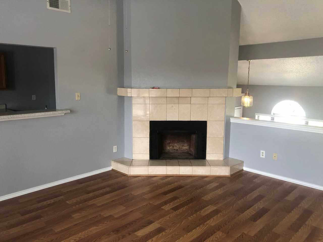 1002 Alameda Dr - Photo 4 of 30