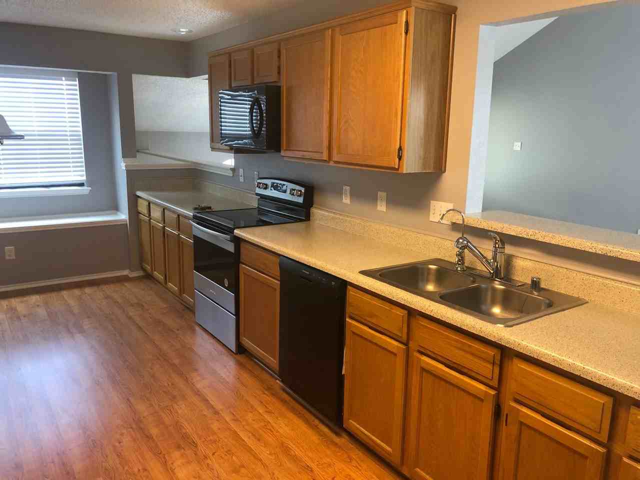 1002 Alameda Dr - Photo 5 of 30