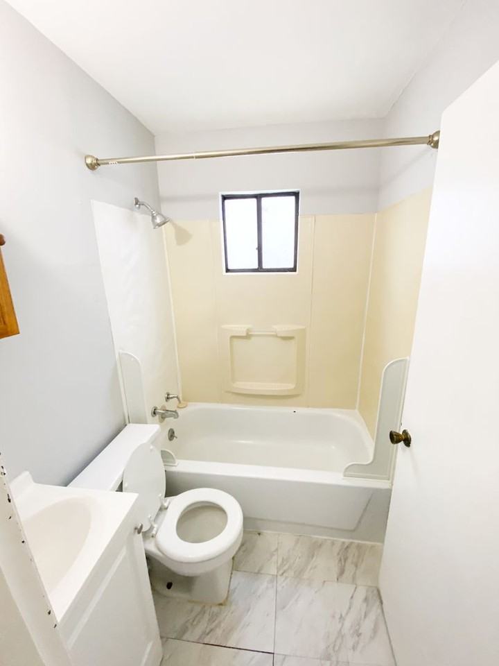 9443 S Broadway - Photo 2 of 5