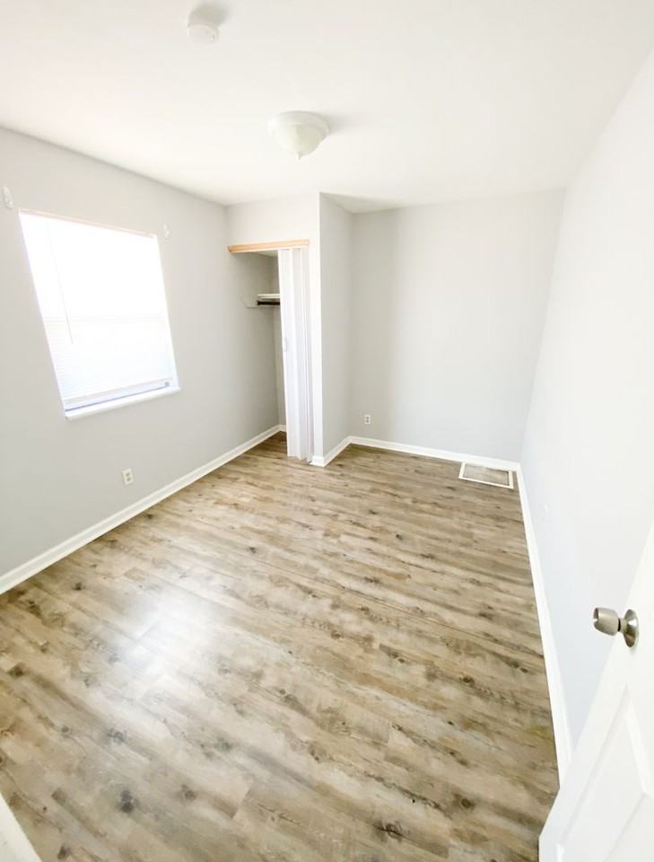 9443 S Broadway - Photo 4 of 5