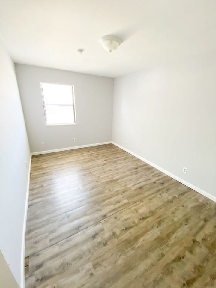 9443 S Broadway - Photo 5 of 5
