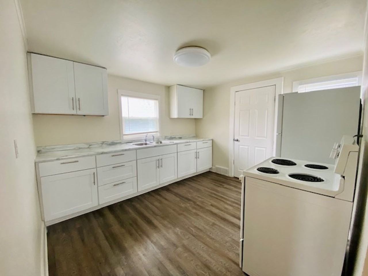 997 Shawano Ave - Photo 4 of 16
