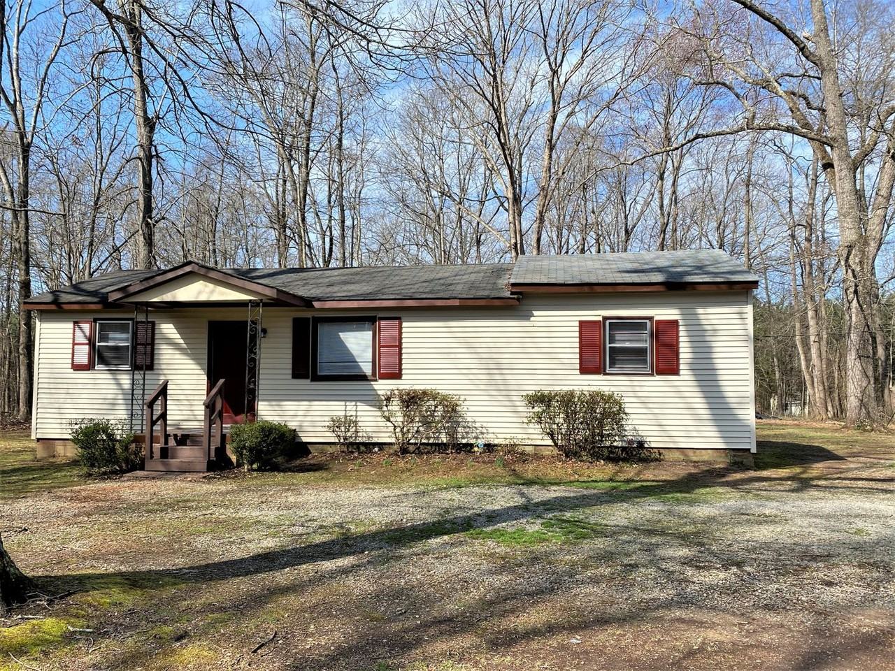 2449 Mountain View Rd - Photo 2 of 26