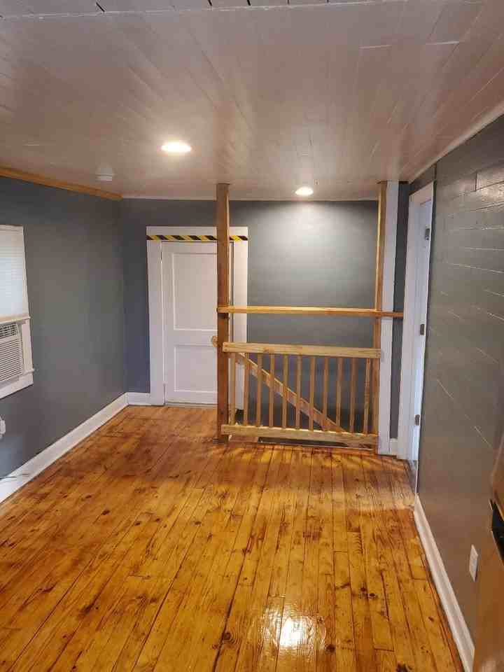 1517 Noble St - Photo 2 of 8