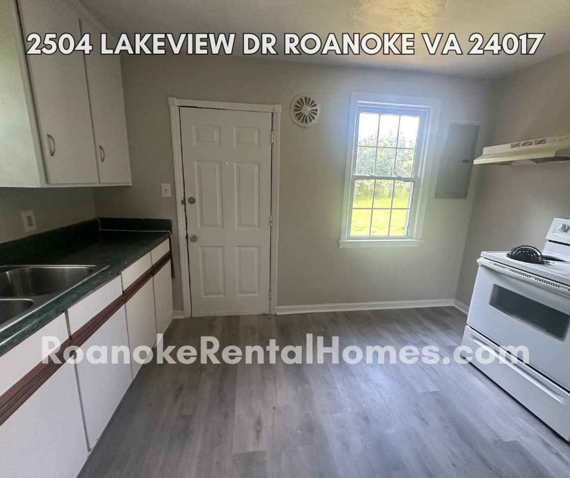 2504 Lakeview Dr Nw - Photo 2 of 5