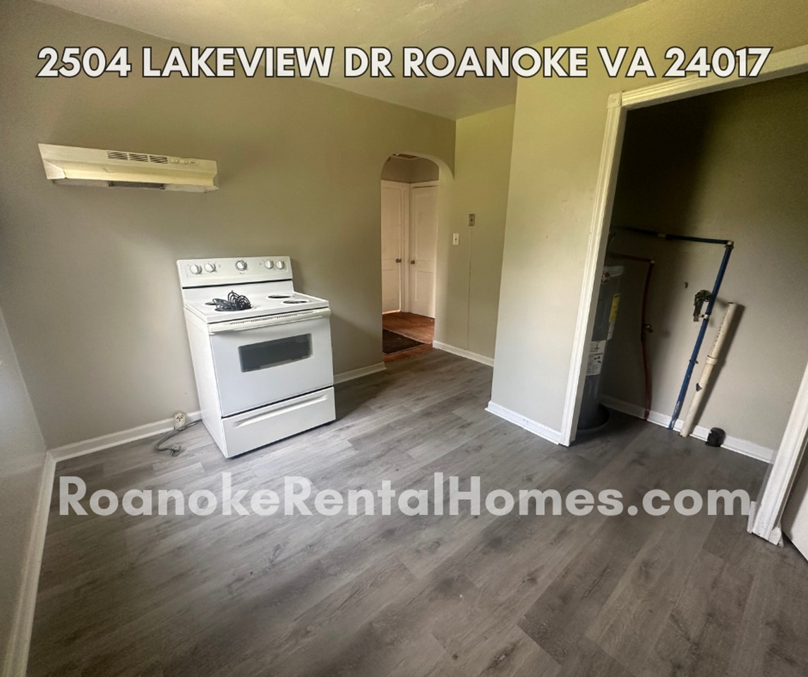 2504 Lakeview Dr Nw - Photo 3 of 5