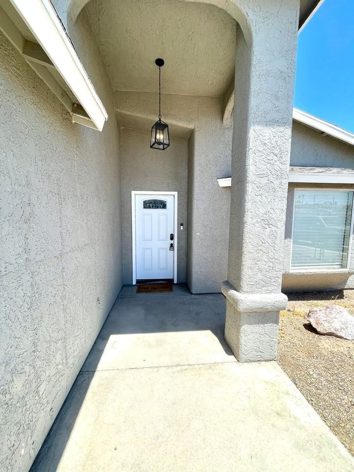 1471 Bryan Dr - Photo 3 of 31