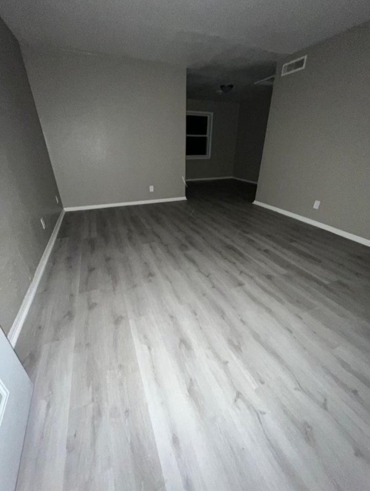 2937 Nw 49th St - Photo 3 of 11