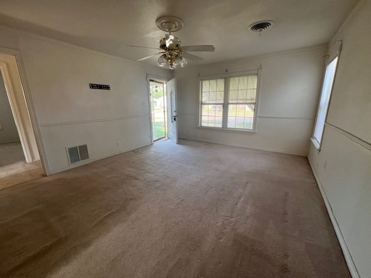 1525 Woodard St - Photo 3 of 13