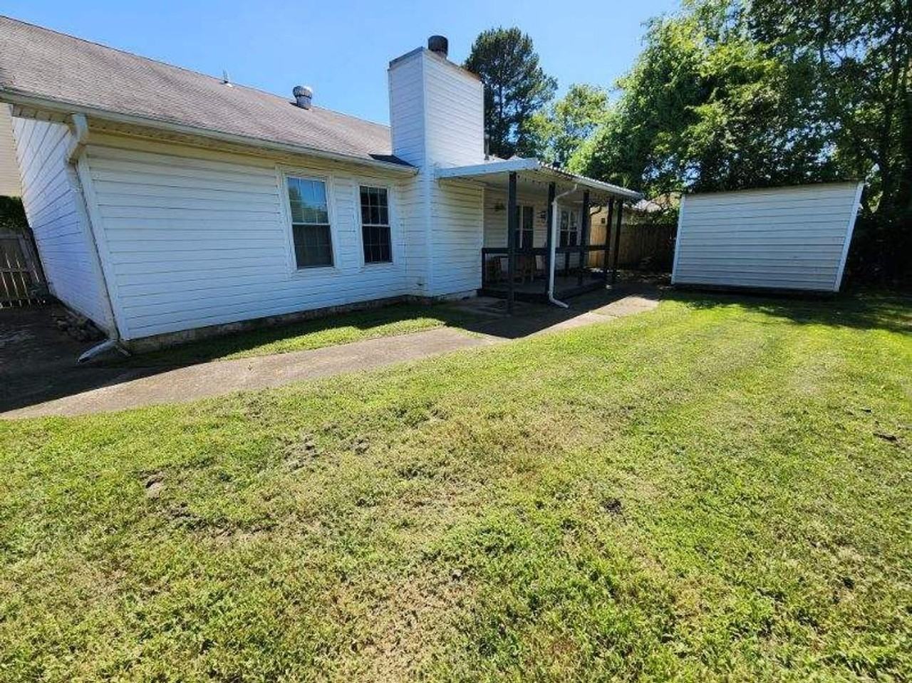 900 Edgewood Dr - Photo 2 of 10